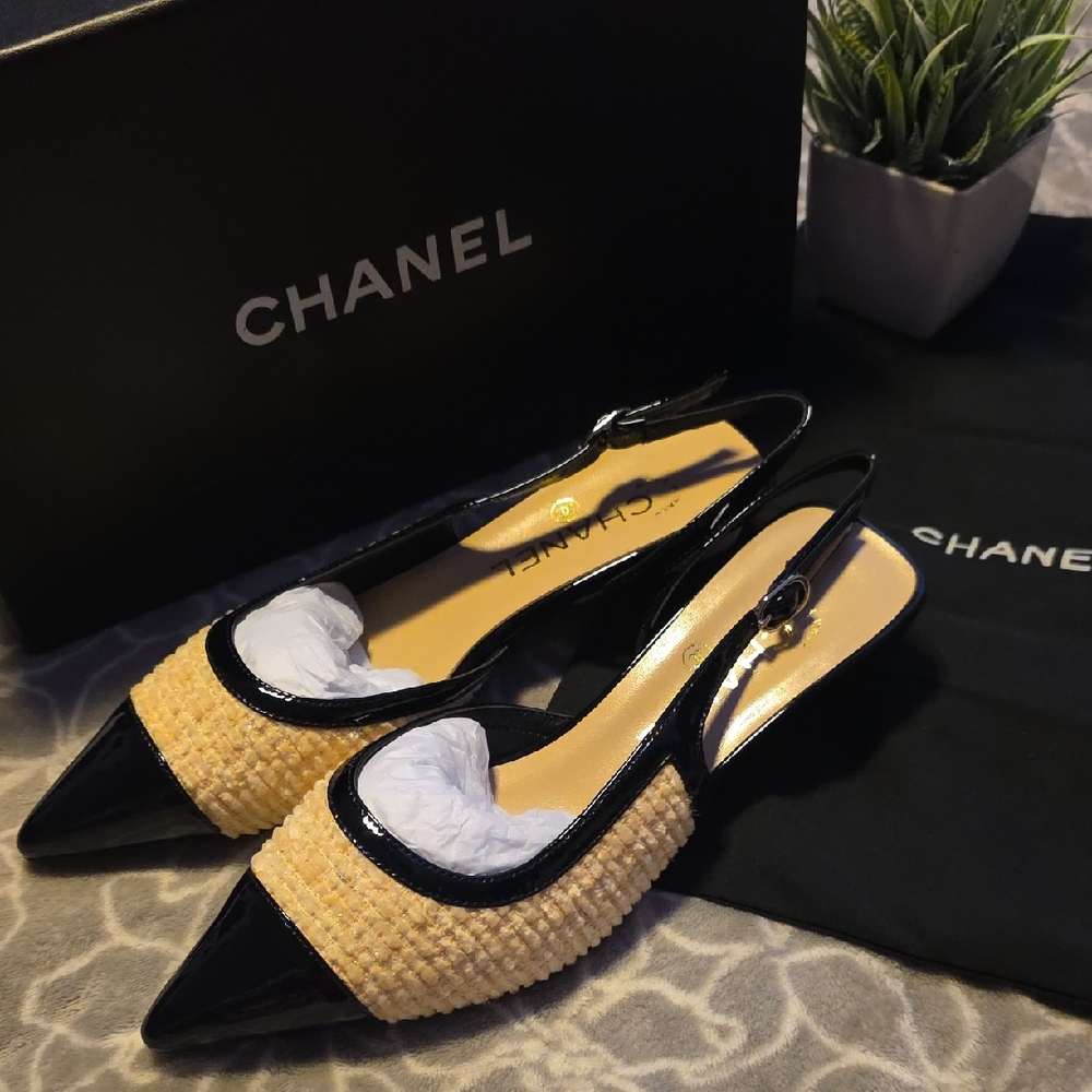 CHANEL Black and Cream Slingback Heels